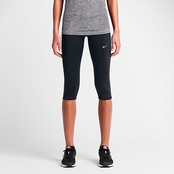 nike tech capri